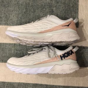 Size 10 Hoka Women’s Arahi 4